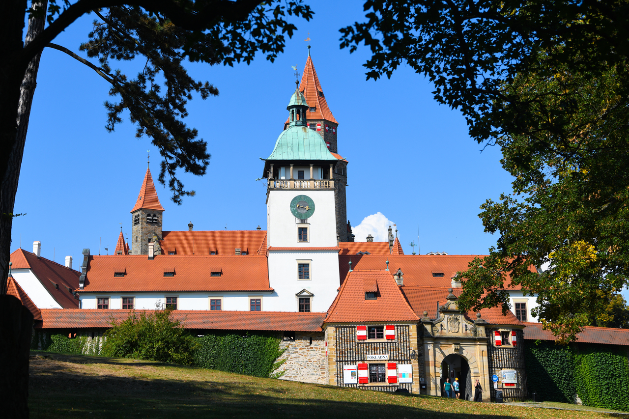 Prohlídky se skřítky na hradě Bouzov